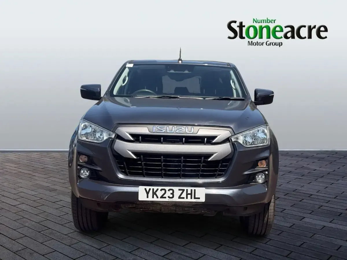 Used Isuzu D-Max 164 HP (120 kW) 2023 Grey Pickup