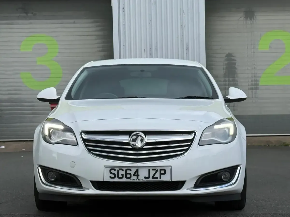 Second-hand Vauxhall Insignia SRi 2014 Alb Hatchback