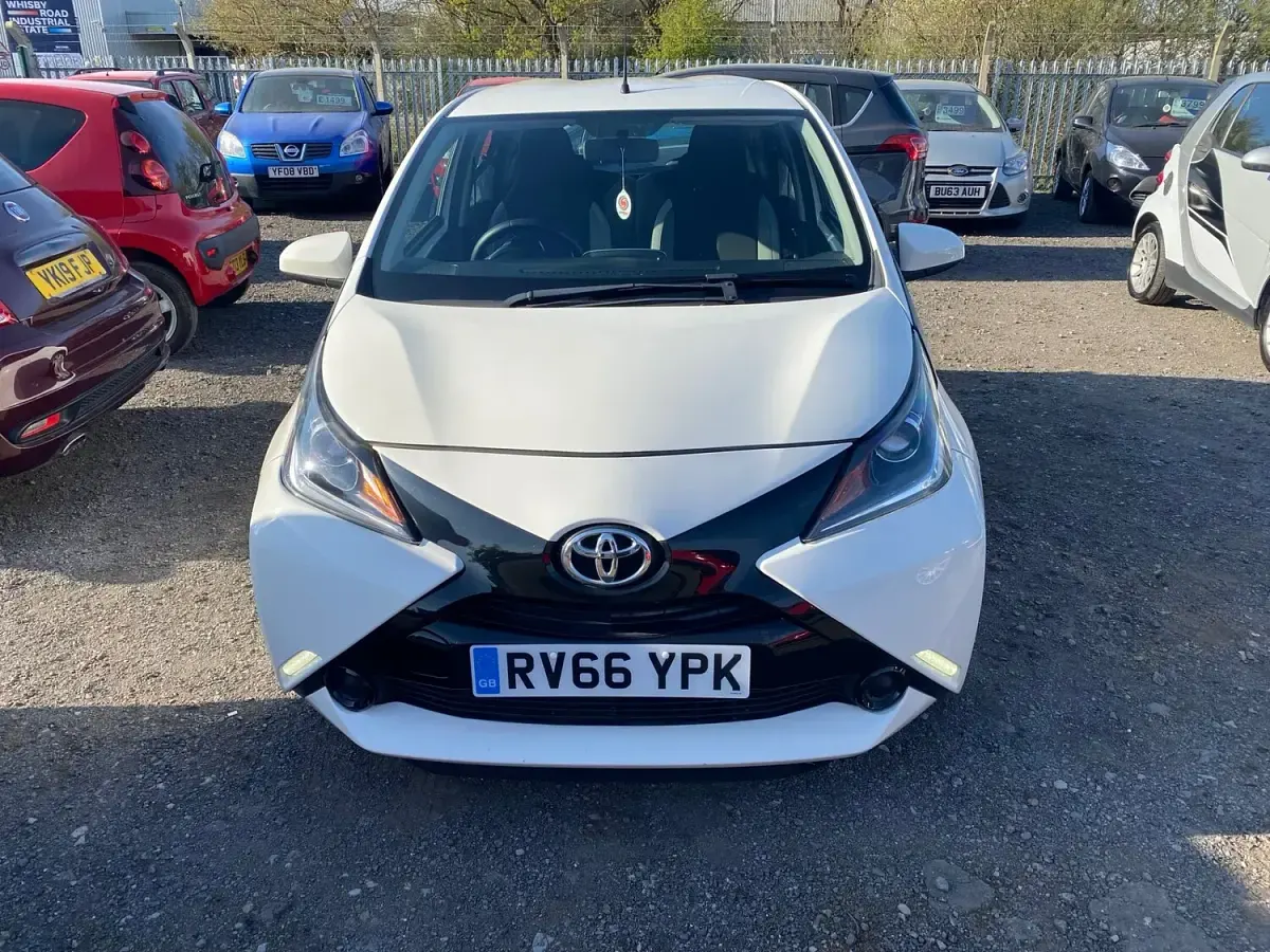 Used Toyota Aygo X-play 69 HP (50 kW) 2016 White Hatchback