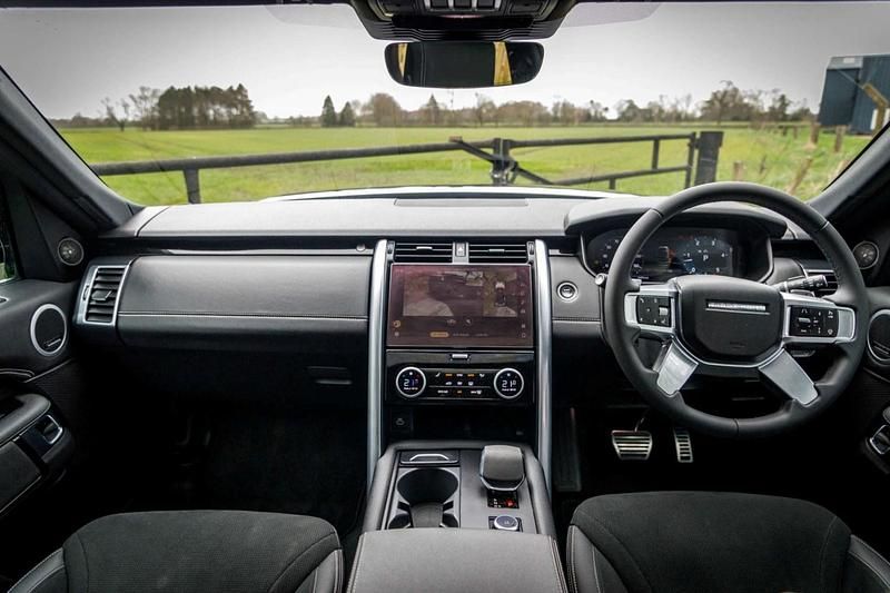 Used Land Rover Discovery 5 HSE Dynamic 2023 Black SUV