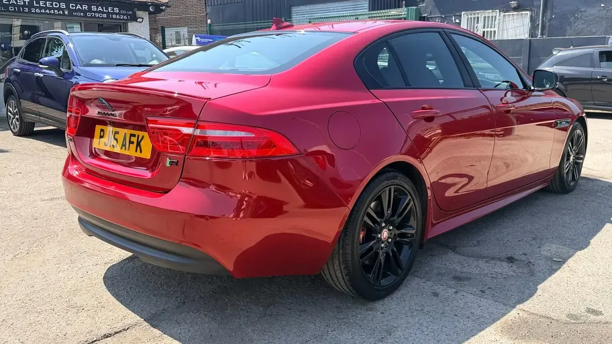 Used Jaguar XE R-Sport 200 HP (147 kW) 2015 Red Sedan