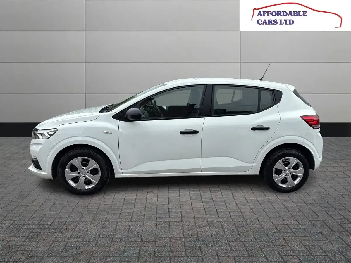 Used Dacia Sandero Essentiel 100 HP (73 kW) 2022 White Hatchback