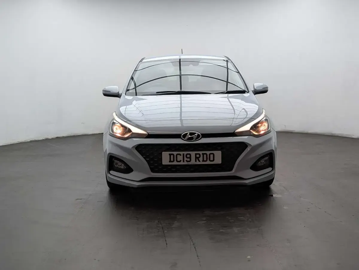 Used Hyundai i20 Premium 84 HP (61 kW) 2019 Grey Hatchback