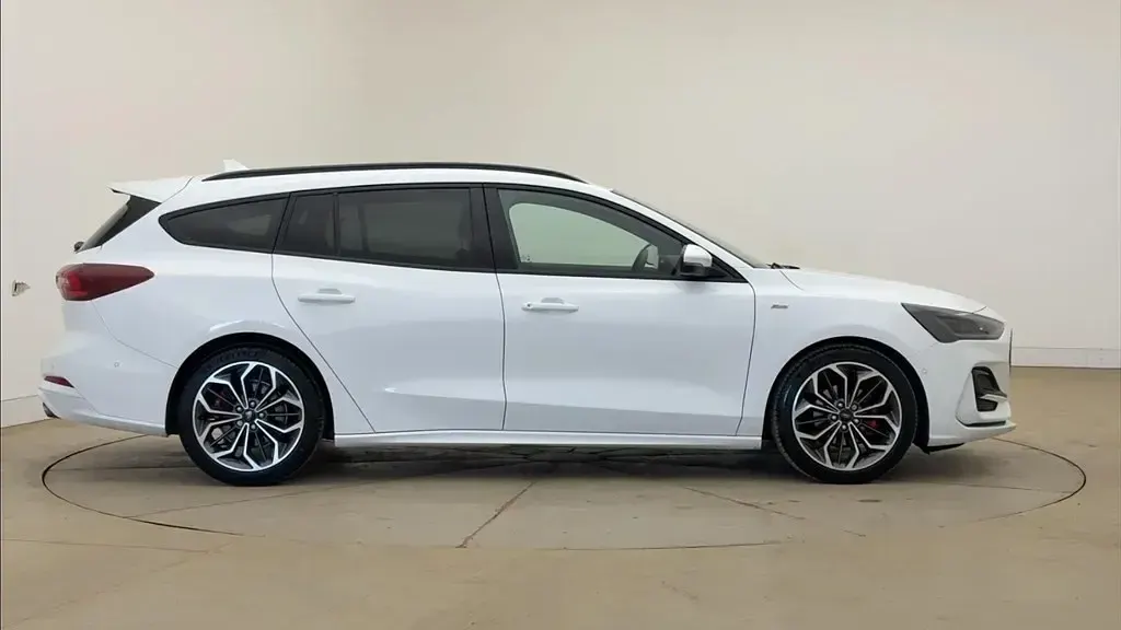 Used Ford Focus ST-Line X 2025 Frozen white Estate