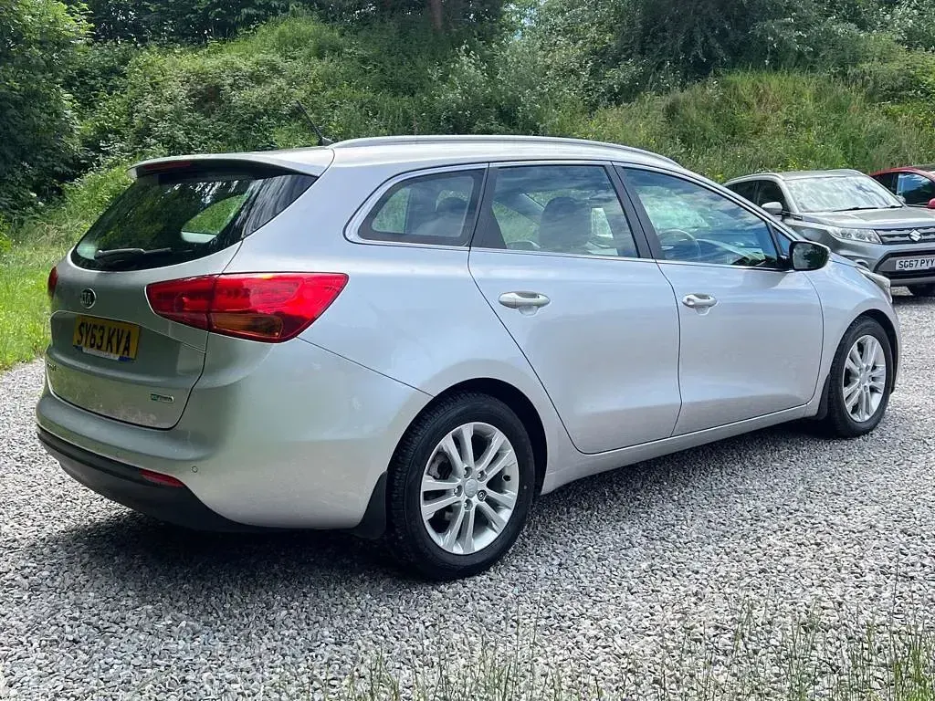 Used Kia Ceed 128 HP (94 kW) 2013 Silver Hatchback