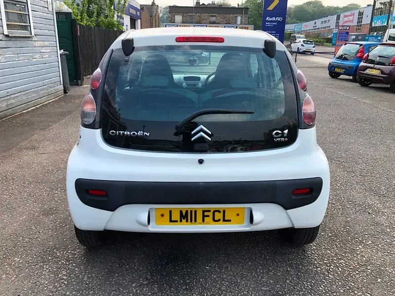 Begagnad Citroën C1 VTR Sport 68 HK (50 kW) 2011 Vit Halvkombi