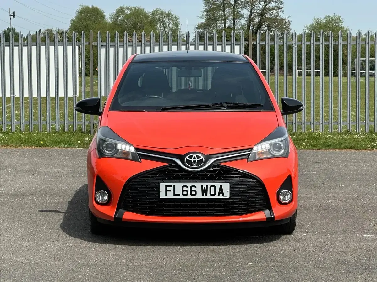 Used Toyota Yaris Edition 99 HP (72 kW) 2016 Orange Hatchback