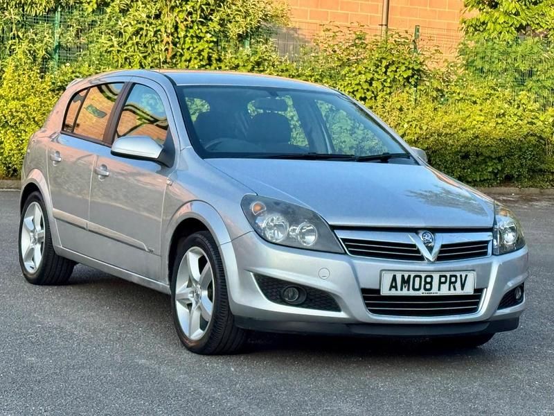 Silver Used 2008 Vauxhall Astra SRi Hatchback | £1,800 (Fair price) - Image 1/4
