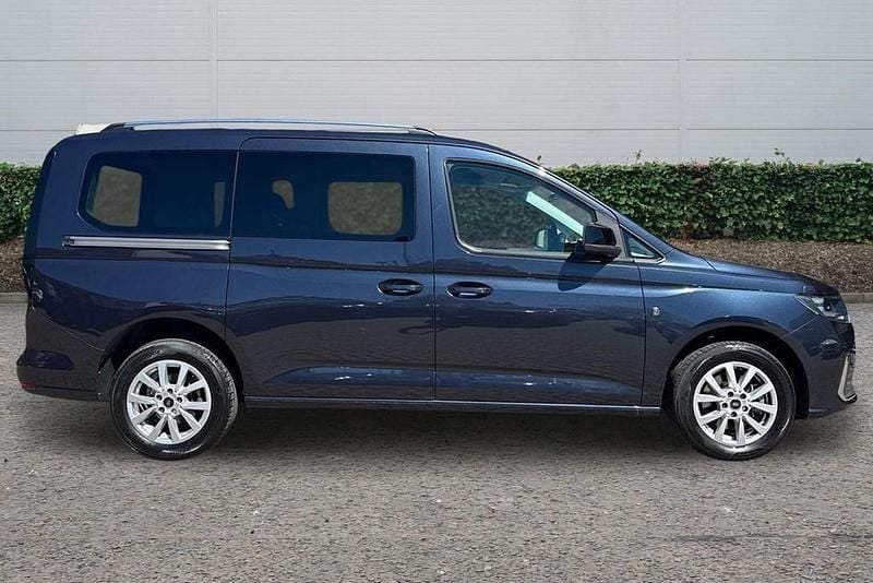 Usado Ford Tourneo Titanium 2023 Azul Familiar