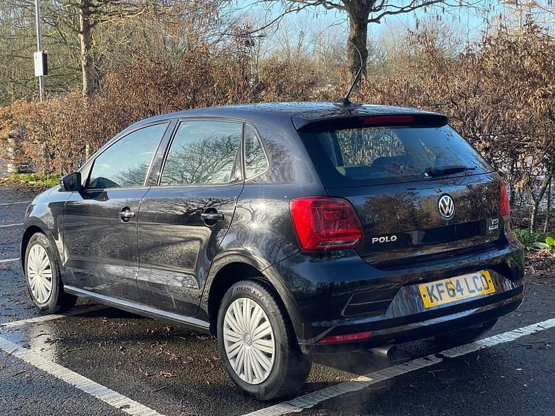Begagnad VW Polo 2014 Svart Halvkombi