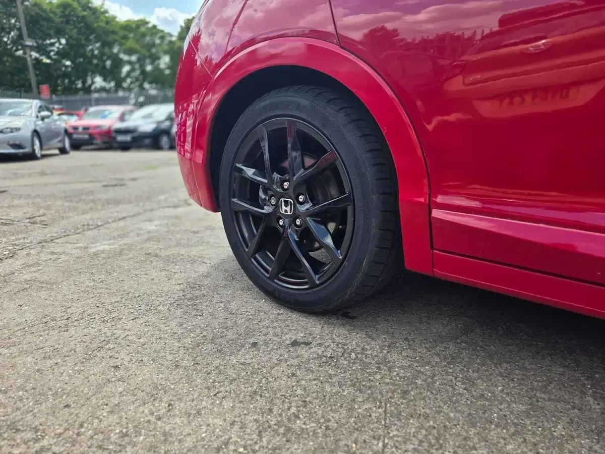 Used Honda Civic Sport 120 HP (88 kW) 2016 Red Hatchback