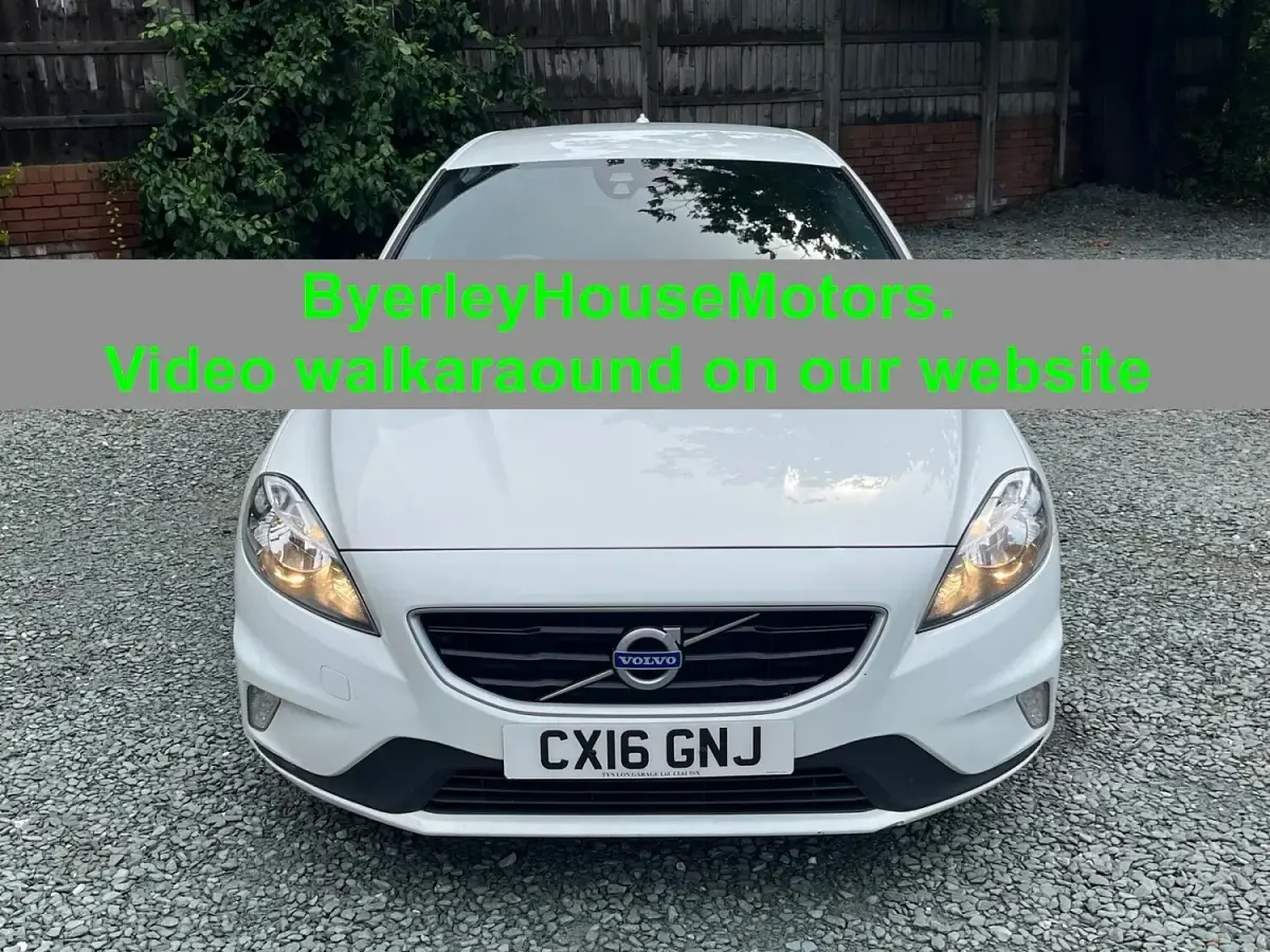 Used Volvo V40 R-Design 120 HP (88 kW) 2016 White Hatchback