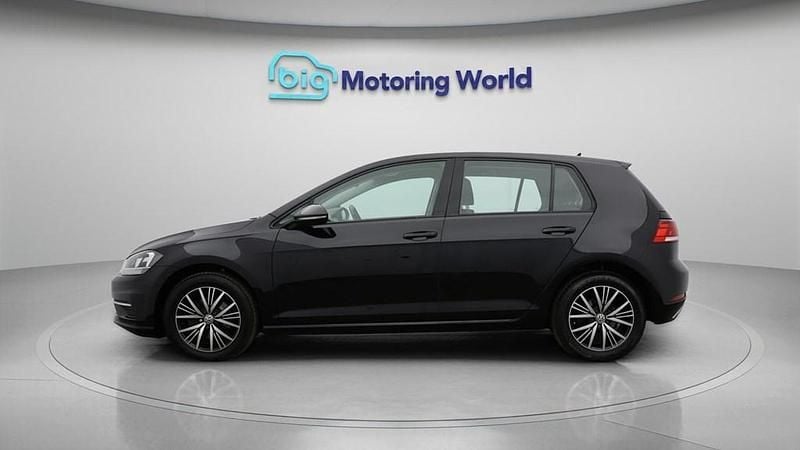 Used VW Golf VII SE 125 HP (91 kW) 2018 Black Hatchback