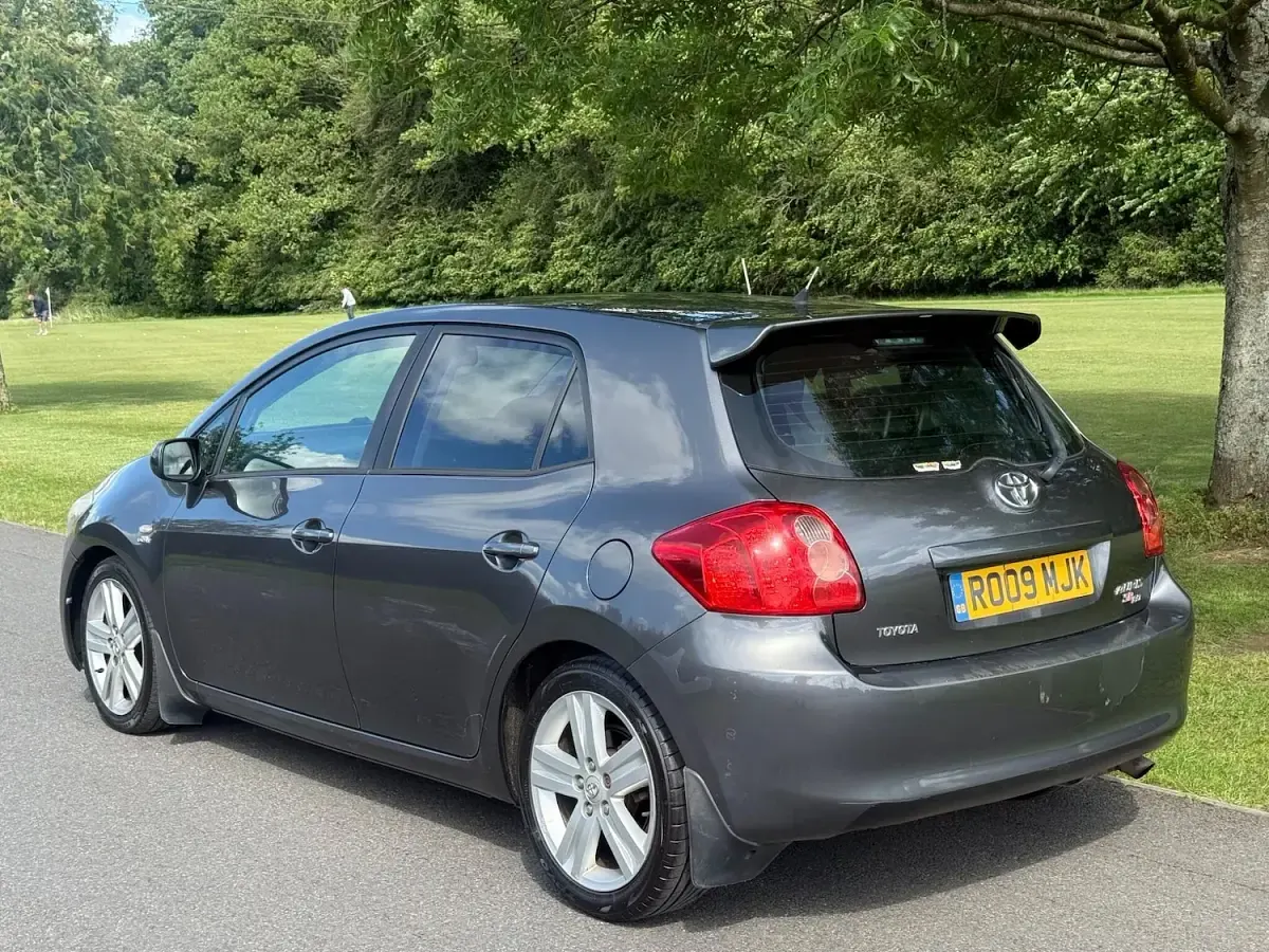 Used Toyota Auris SR 177 HP (130 kW) 2009 Grey Hatchback
