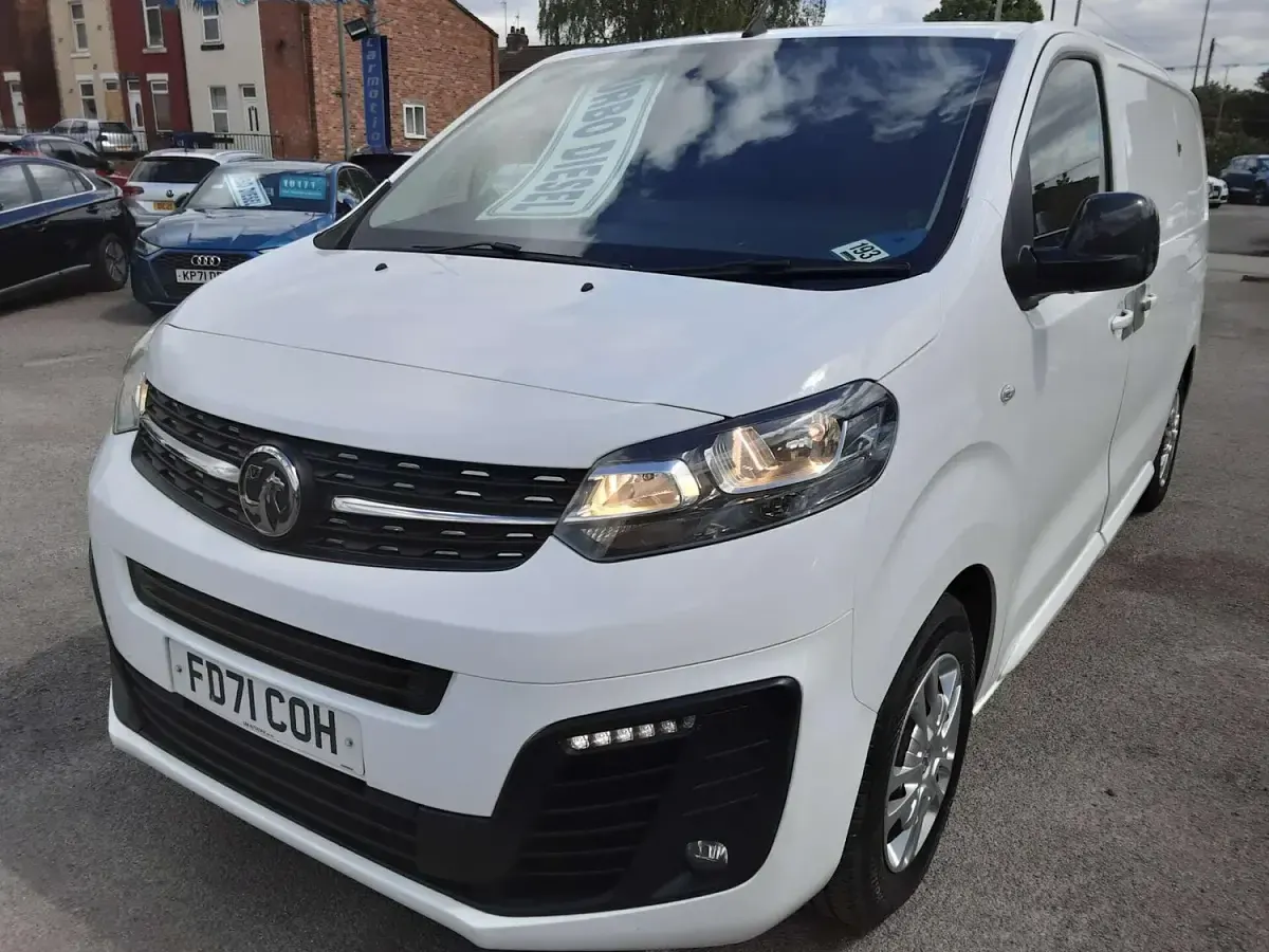 Used Vauxhall Vivaro Sportive 120 HP (88 kW) 2022 White MPV