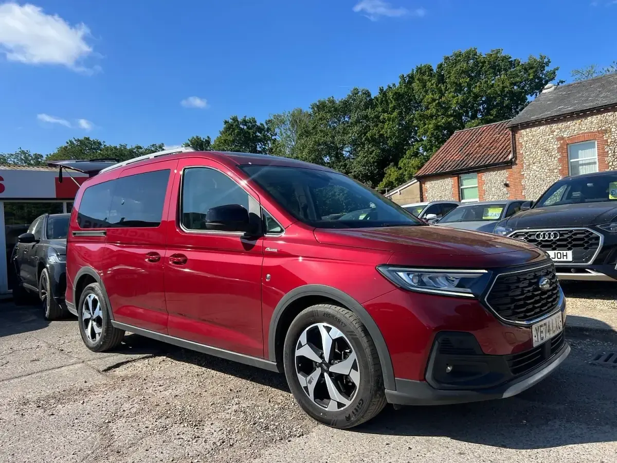 Used Ford Tourneo Connect Active 122 HP (89 kW) 2025 Red MPV