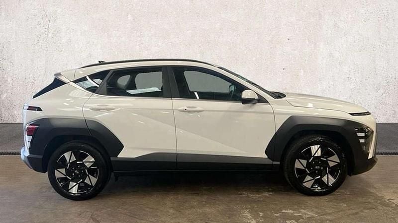 Used Hyundai Kona Advanced 141 HP (103 kW) 2024 White SUV