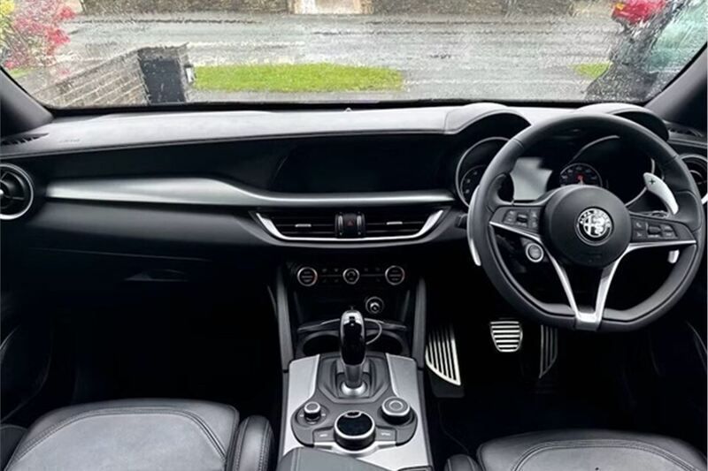 Image 3/4