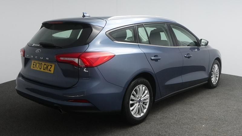 Begagnad Ford Focus Titanium 120 HK (88 kW) 2020 Blå Kombi