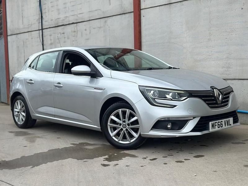 Used Renault Mégane IV Dynamique 130 HP (95 kW) 2016 Silver Hatchback
