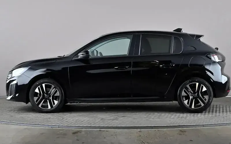Używany Peugeot 208 Allure 101 KM (74 kW) 2025 Czarny Hatchback