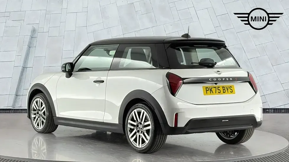Used Mini Cooper S Hatch 201 HP (147 kW) 2025 White Hatchback