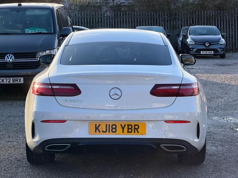 Usado Mercedes E220 AMG line 194 HP (142 kW) 2018 Branco Coupé