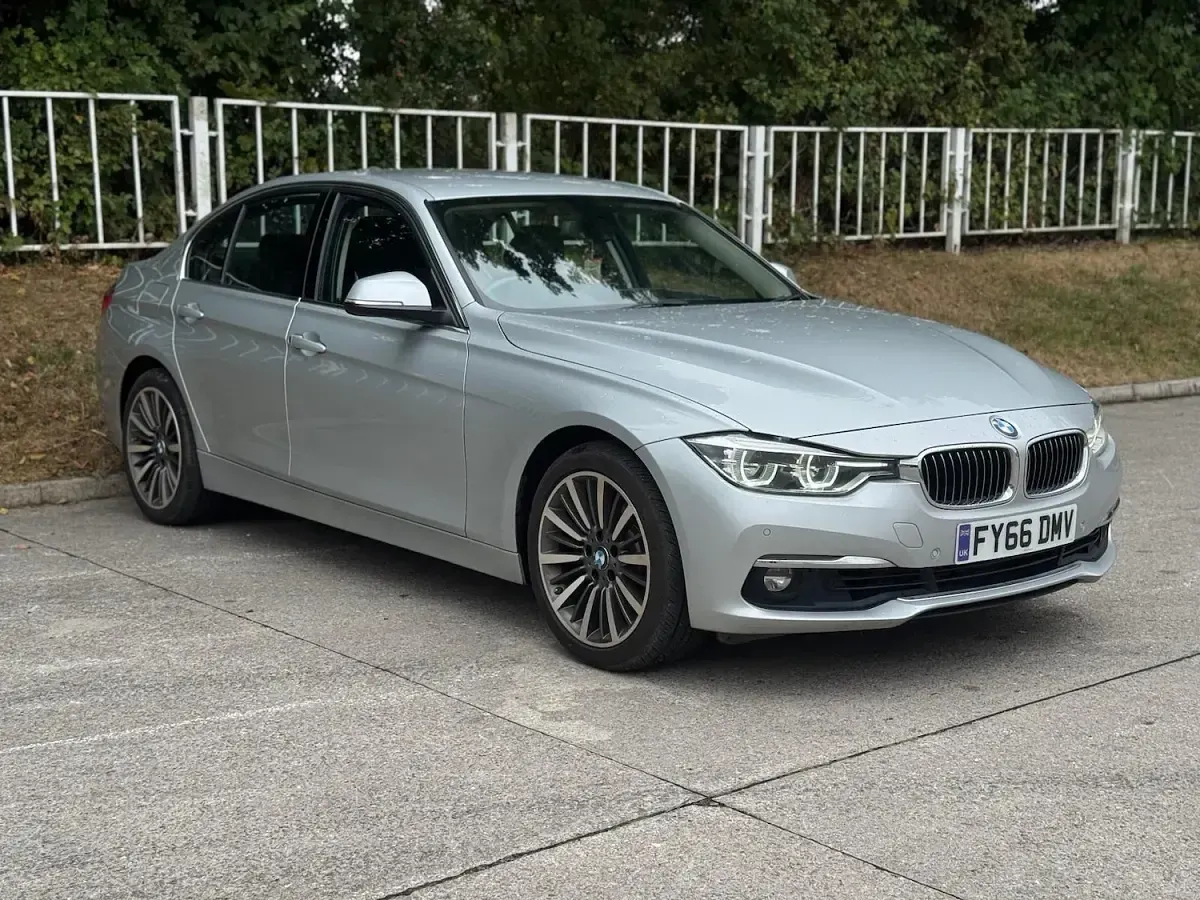 Used BMW 330 Luxury Line 254 HP (186 kW) 2016 Silver Sedan