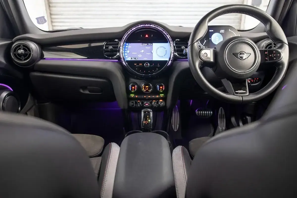 Usado Mini Cooper Sport 2021 Preto Citadino