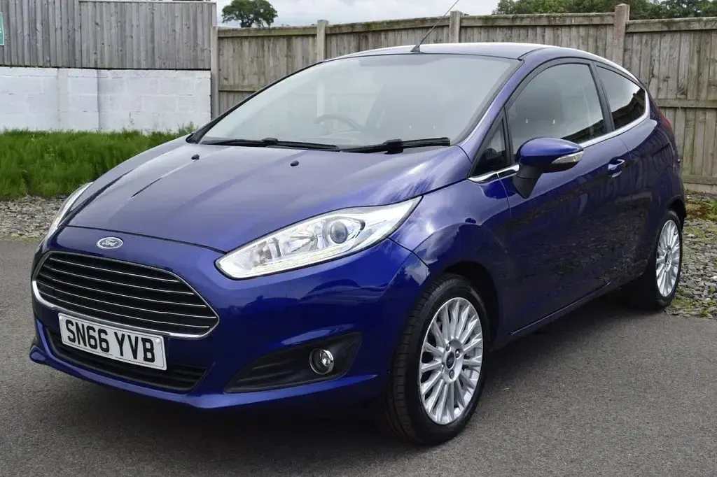 Used Ford Fiesta Zetec 82 HP (60 kW) 2016 Blue Hatchback