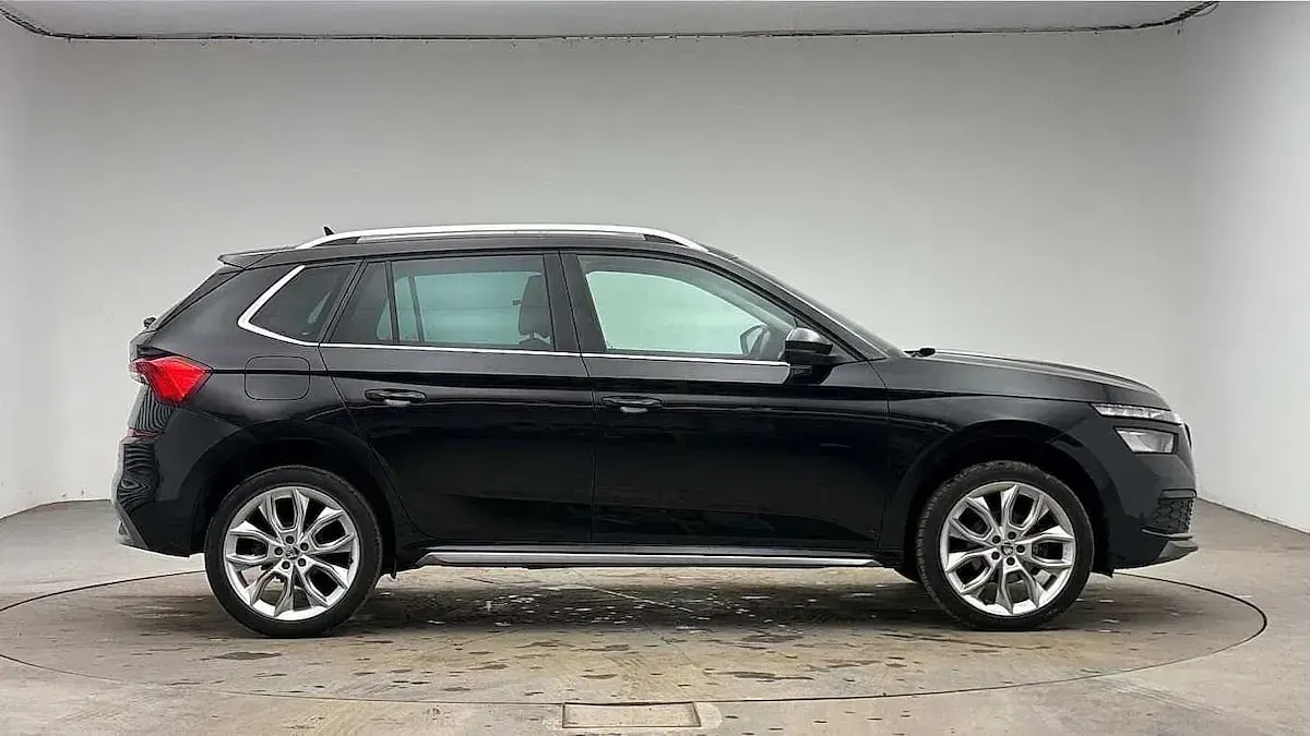Used Skoda Kamiq SE L 85 HP (62 kW) 2020 Black magic pearl effect SUV