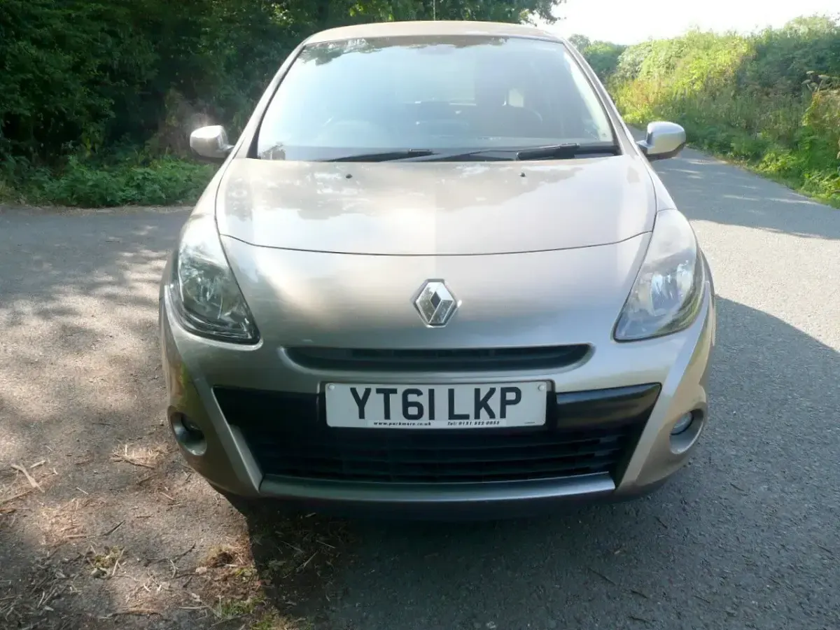 Used Renault Clio Dynamique 2011 Beige Hatchback