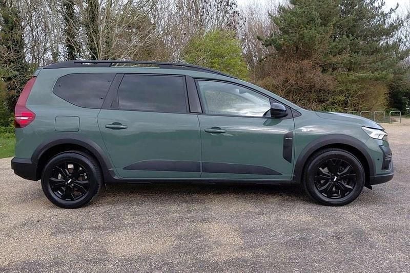 Used Dacia Jogger Extreme 110 HP (80 kW) 2023 Green MPV