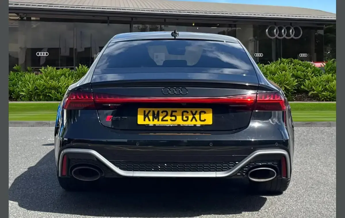 Usado Audi RS7 Performance 620 HP (456 kW) 2025 Preto Citadino
