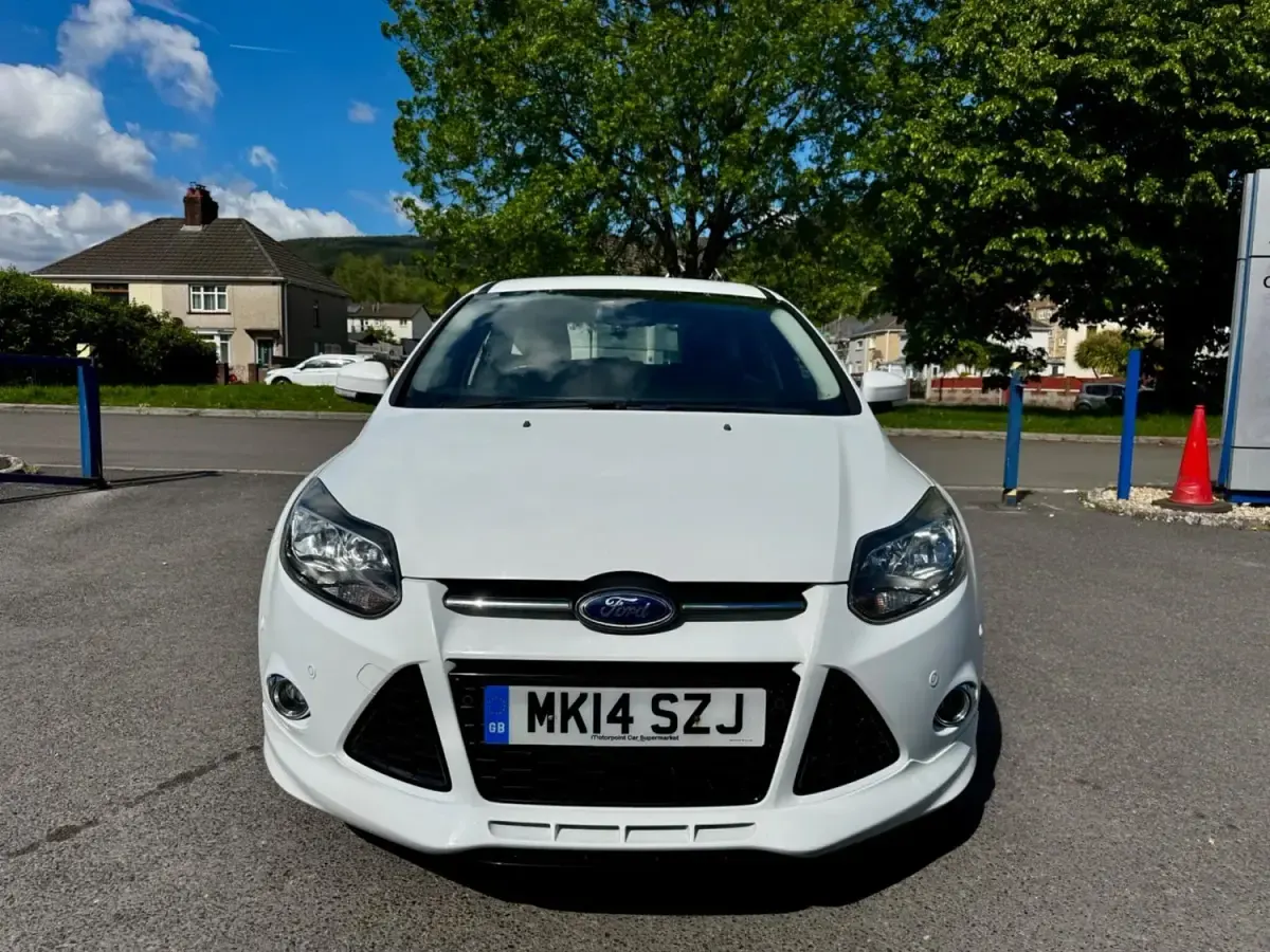 Gebraucht Ford Focus Zetec 2014 Weiß Kleinwagen