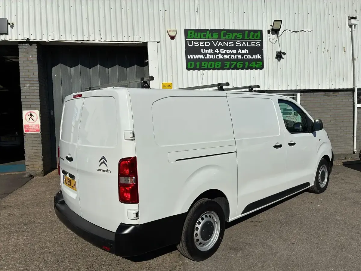 Used Citroën Dispatch 100 HP (73 kW) 2019 White MPV