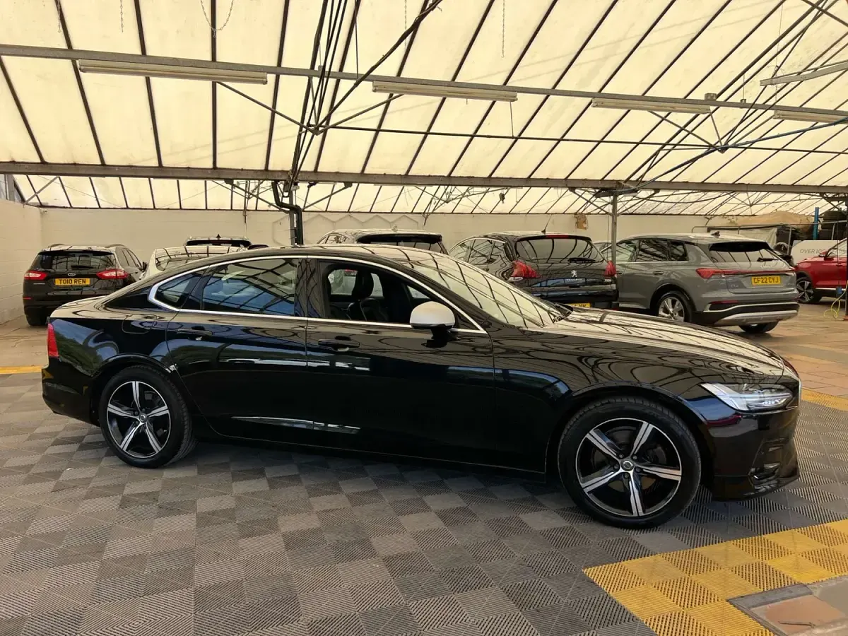 Used Volvo S90 R-Design 2018 Onyx black Sedan