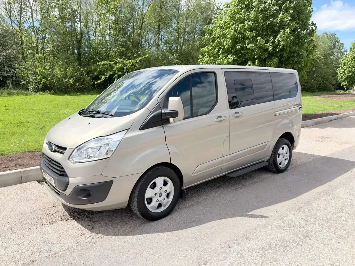 Usado Ford Tourneo 2018 Plateado Monovolumen
