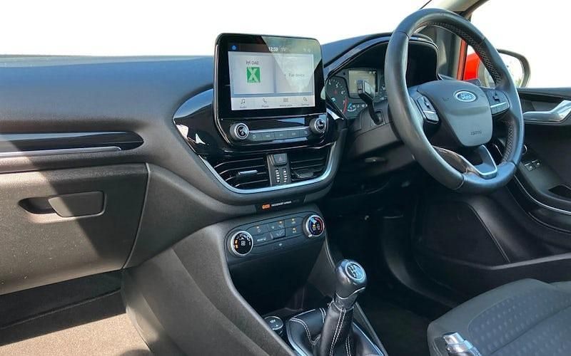 Usado Ford Fiesta Zetec 86 HP (63 kW) 2019 Vermelho Citadino