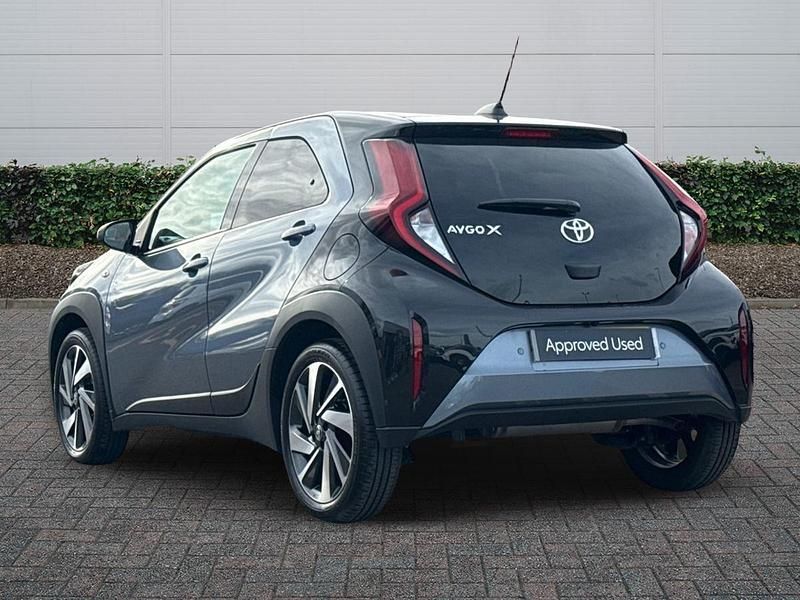 Used Toyota Aygo X 72 HP (52 kW) 2025 Grey SUV
