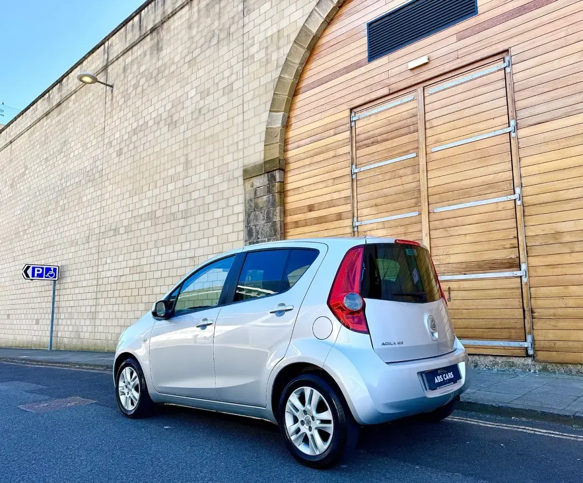 Second-hand Vauxhall Agila 2011 Argintiu Monovolum