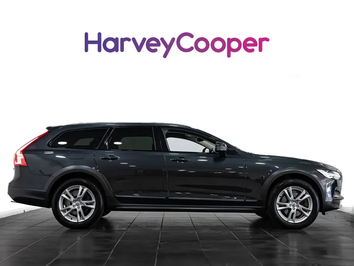 Used Volvo V90 CC Pro 231 HP (169 kW) 2017 Grey Estate