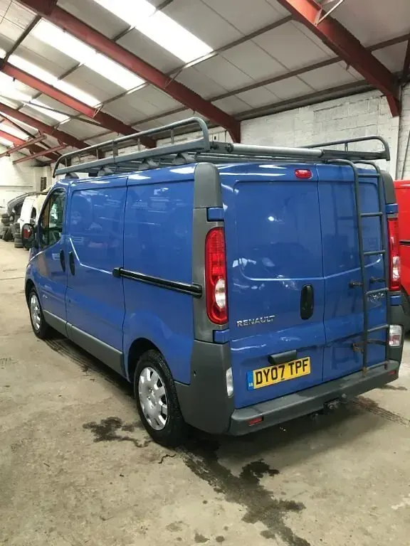 Used Renault Trafic 115 HP (84 kW) 2007 Blue MPV
