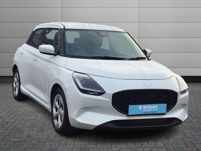 New Suzuki Swift 2025 Pearl  pure white Hatchback