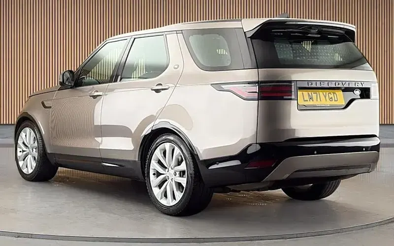 Used Land Rover Discovery 5 SE Dynamic 300 HP (220 kW) 2021 SUV