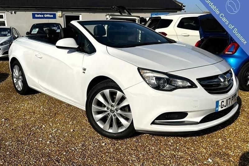 Used Vauxhall Cascada Elite 140 HP (102 kW) 2017 White Cabriolet