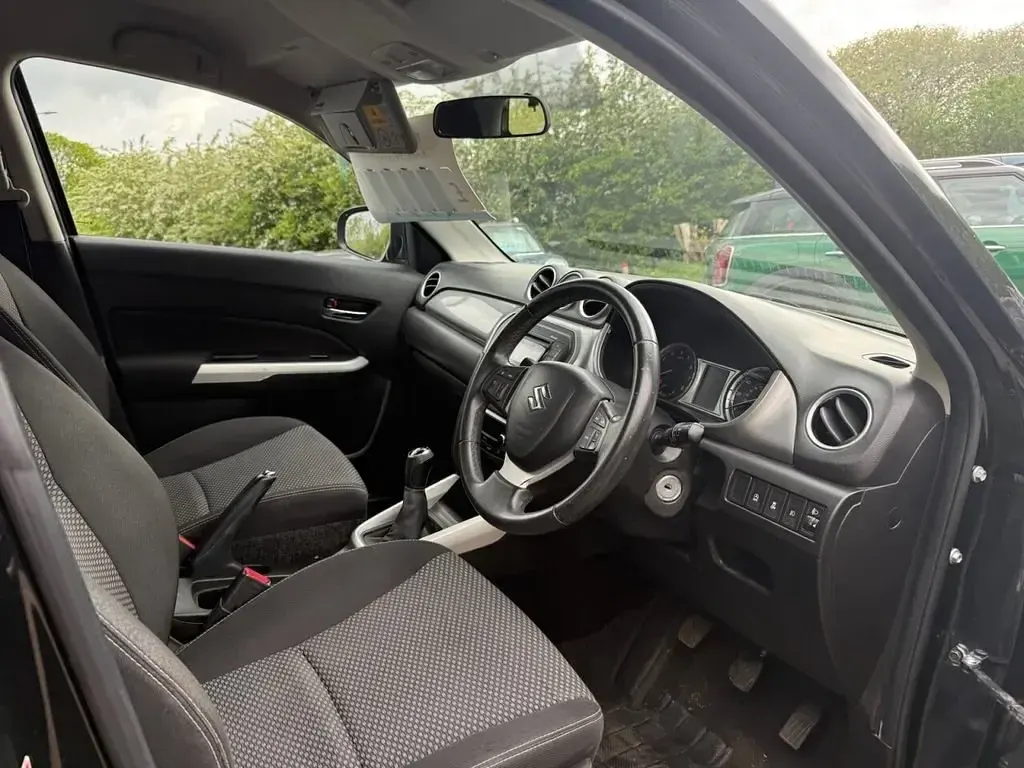 Gebraucht Suzuki Vitara SZ4 120 PS (88 kW) 2018 Schwarz SUV