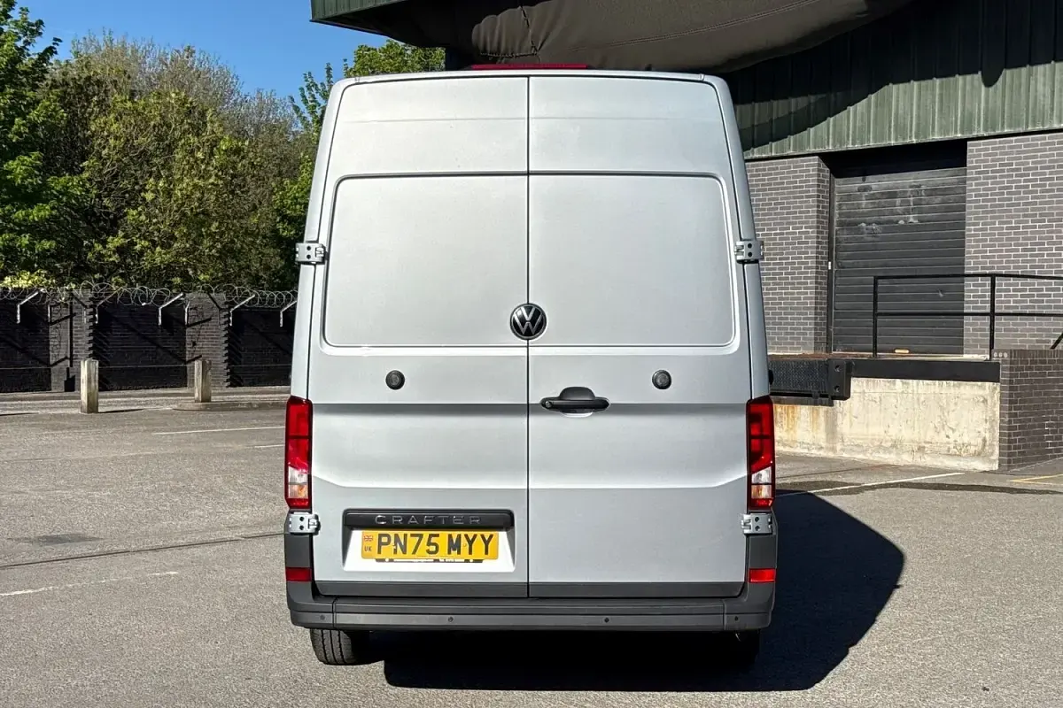 Usado VW Crafter 140 HP (102 kW) 2025 Prateado Van