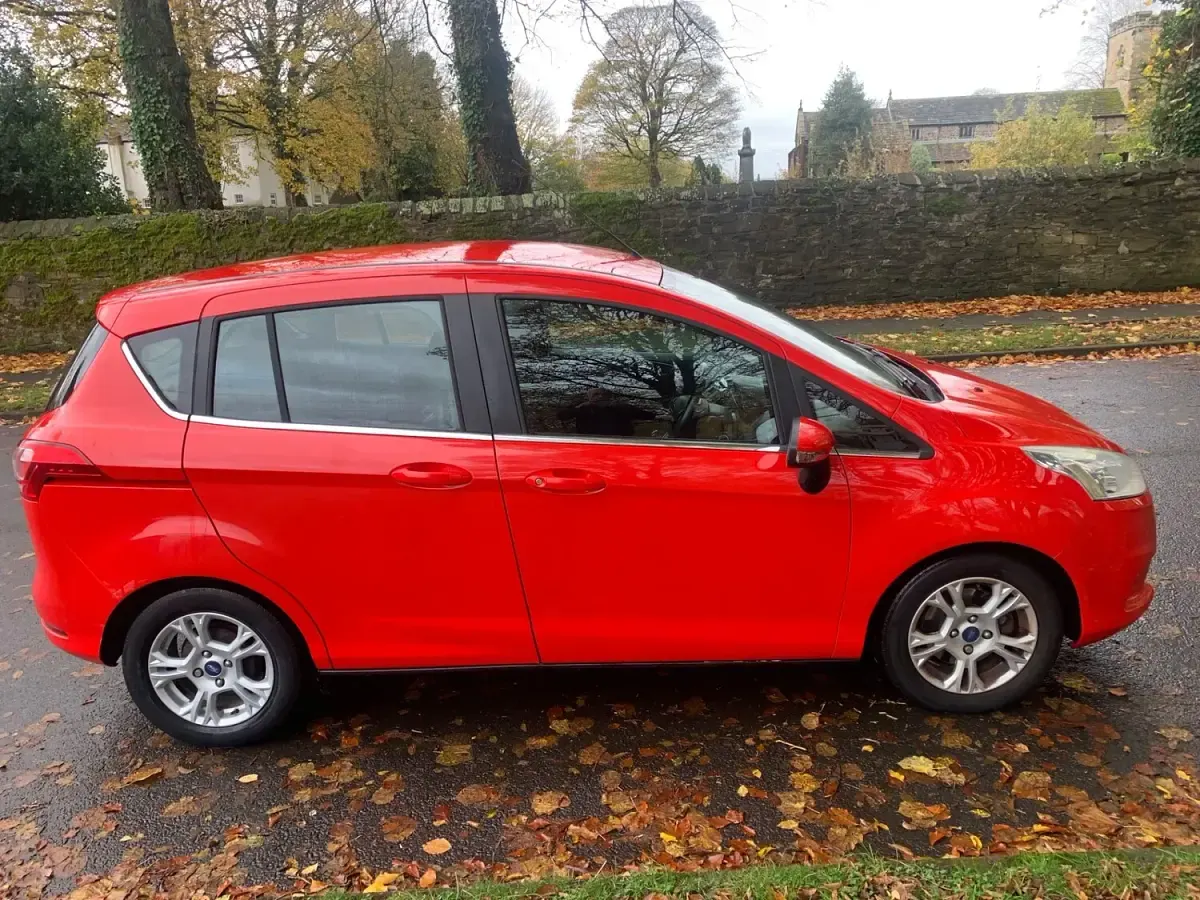 Used Ford B-MAX Zetec 90 HP (66 kW) 2014 Red MPV