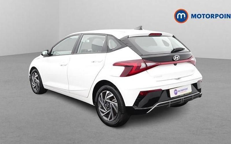 Used Hyundai i20 Advanced 101 HP (74 kW) 2024 White Hatchback